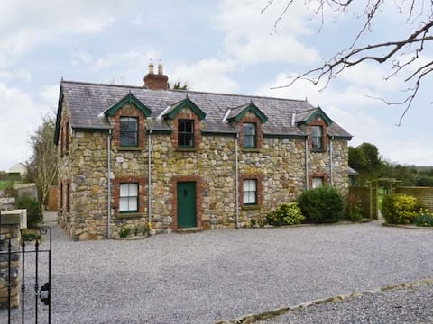 Beautiful stone cottage close to Centre parcs
