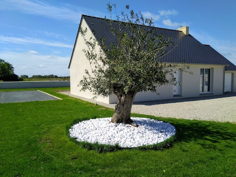 Vacation home near the sea in Créances