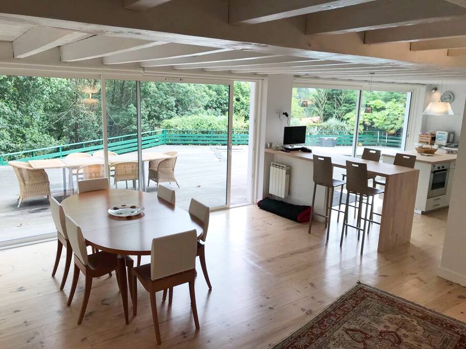 Grandes baies vitrée, tout le long de la maison