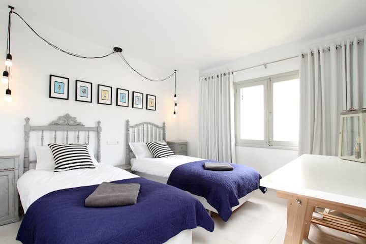 Habitación doble con dos dormitorios.