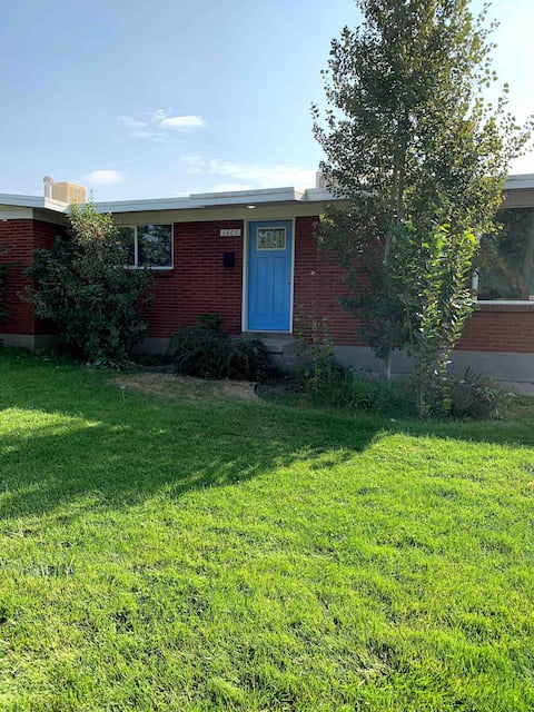Kind of Suite - 2 Bedroom, Pet & Family Friendly