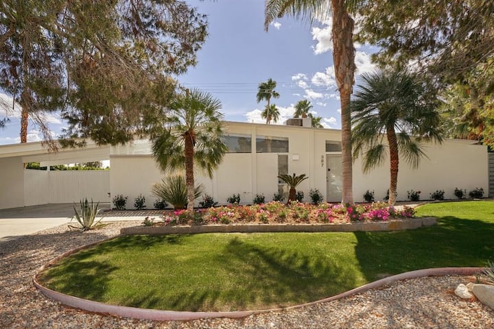 Desert Holly Mid Century House - Palm Springs, CA