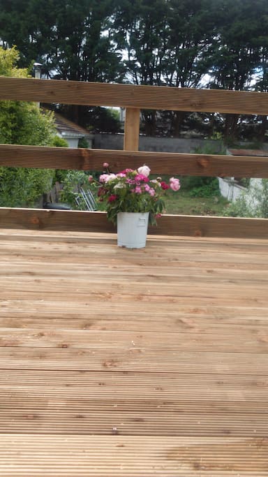 Balcony to back garden