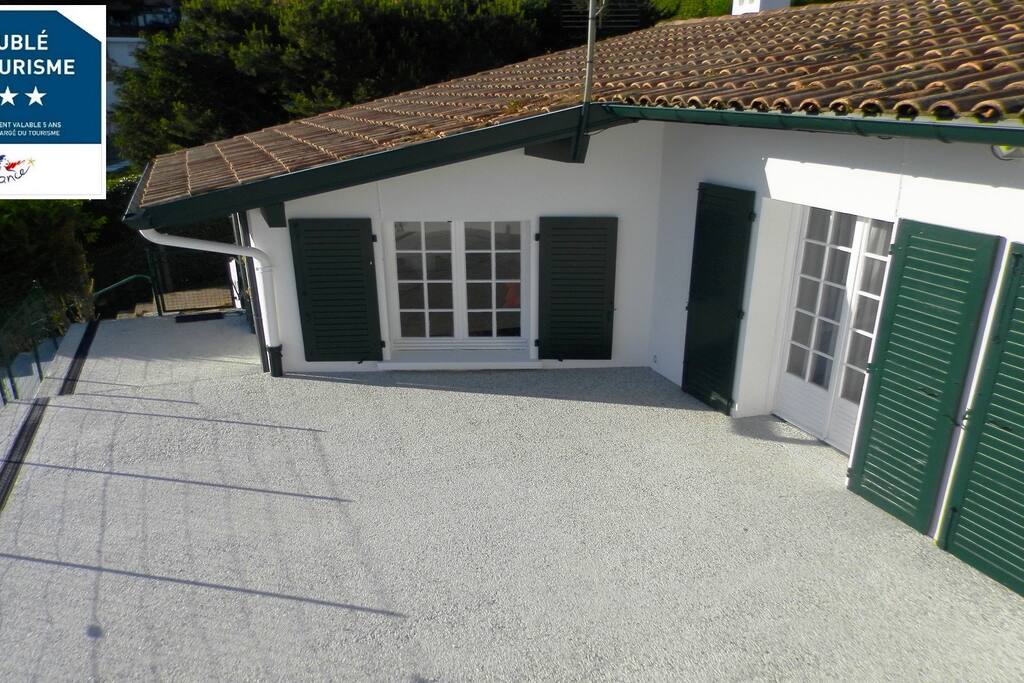 Terrasse donnant sur baie