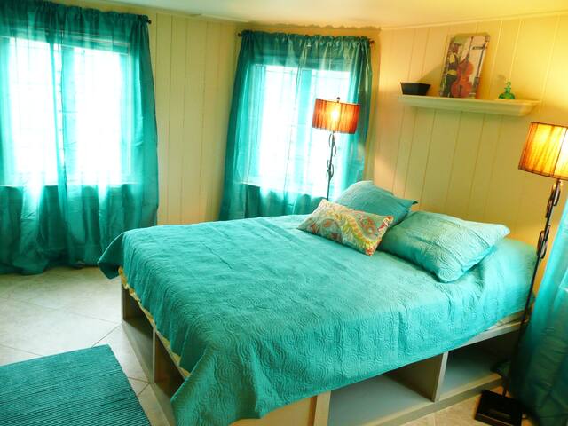 Hidden Treasure for large groups 15 min. from FQ. gallery image 2