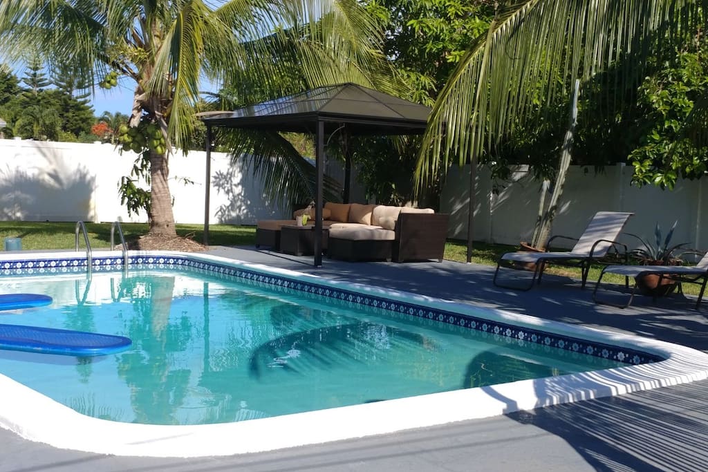 POOL W/ GAZEBO