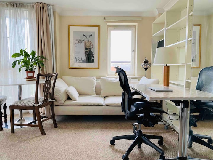 Large Balcony Room | Parking | 2minjubilee Line - London, UK