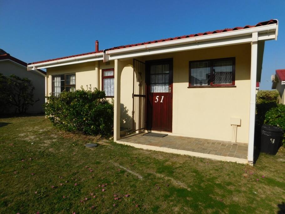 The cottage is located 1 minute's walk from the beach