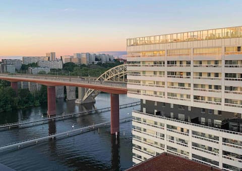 Top performing Airbnb: Modern 2BR apartment with balcony in Hägersten älvsjö