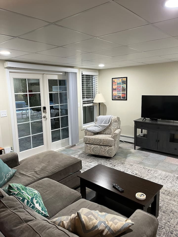Renovated 2 Br/ Hidden Gem Oasis W/ Pool - Bristol, RI
