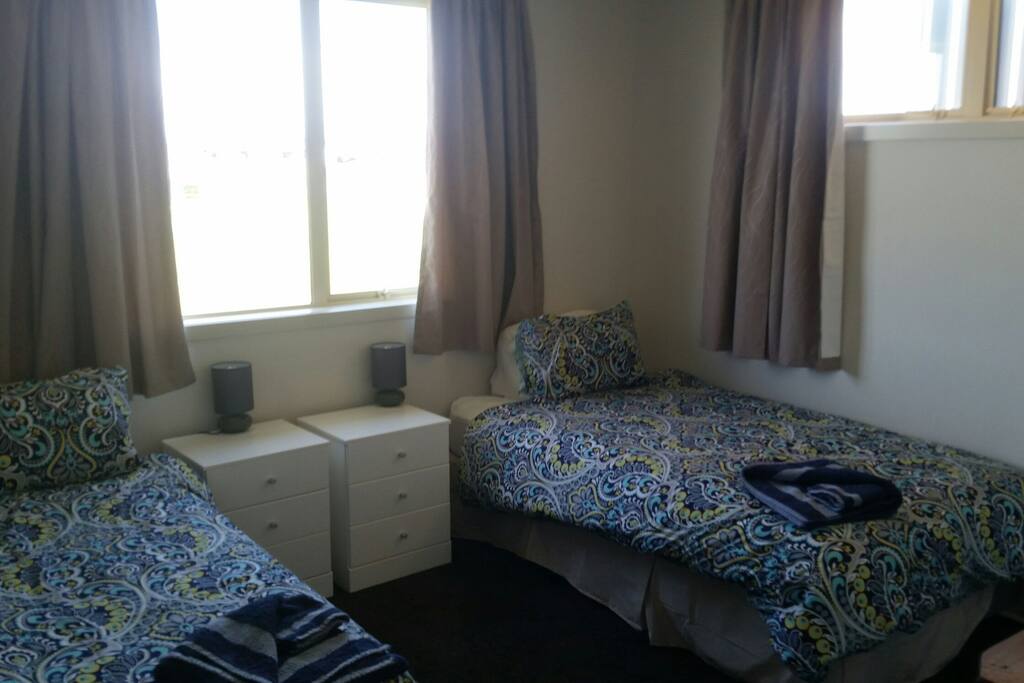 Twin bed room .