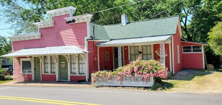 Private Studio in 100yr old Grocery/Hotel