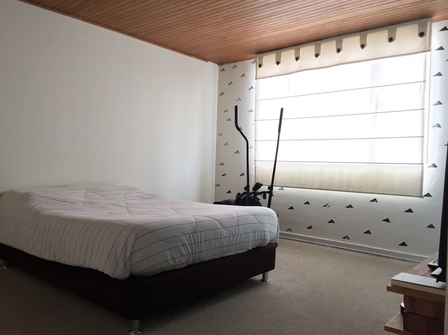 Bedroom with a full size bed high speed wifi, private bathroom, satelital tv, local phone calls.