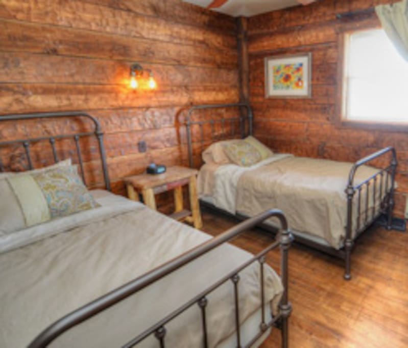 3 Bedrooms w/ 2 Twin Beds