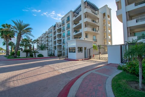 Luxurious Beach Condo with Hot Tub - Cabo San