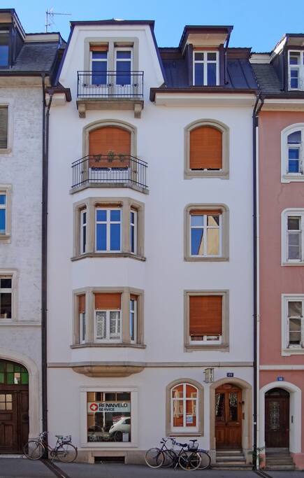 Stilvoll saniertes Altbauhaus (1889) mit Airbnb-Wohnung im Erdgeschoss