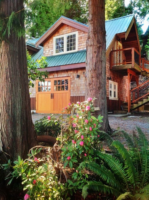 The Carriage House in Spring.