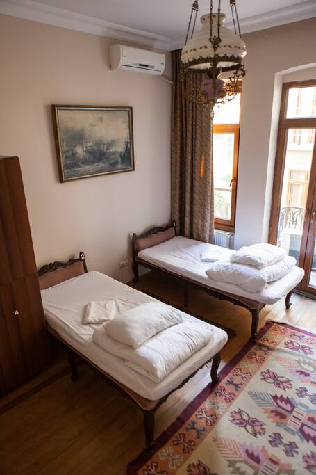2 single beds