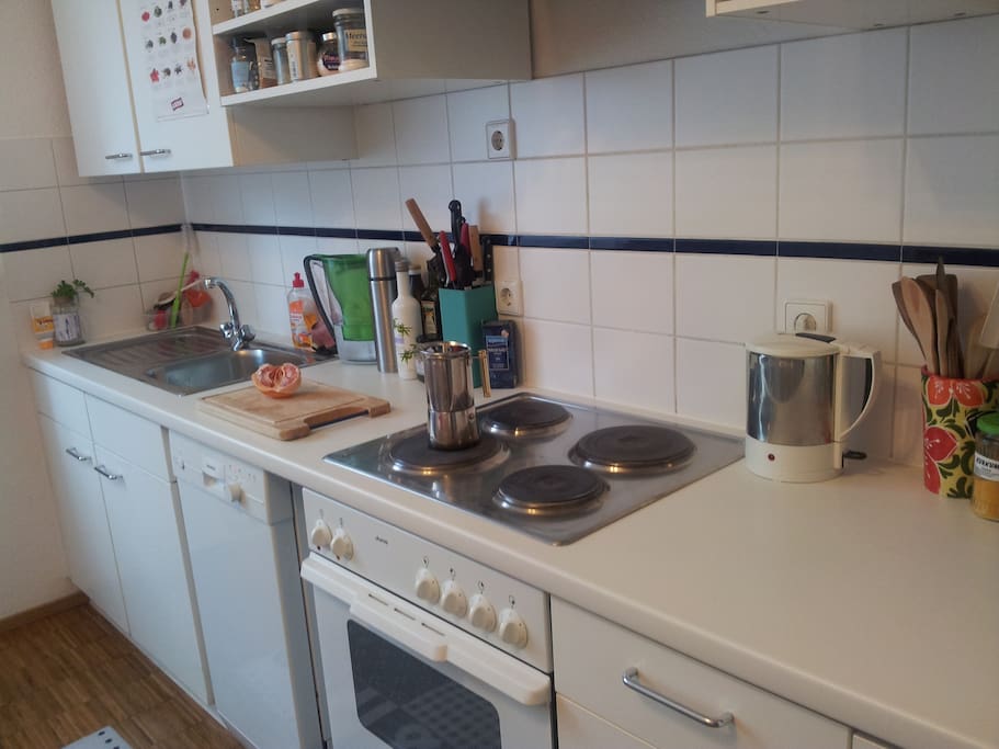 Herd, Wasserkocher, Kaffeemaschine