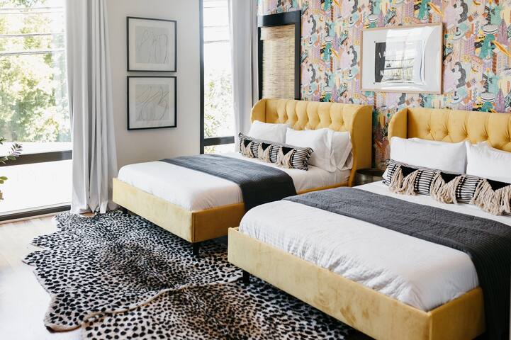 DESIGNER🤍SKYLINE VIEWS🤍HUGE🤍10 BED😴🤍BACHELORETTE gallery image 3