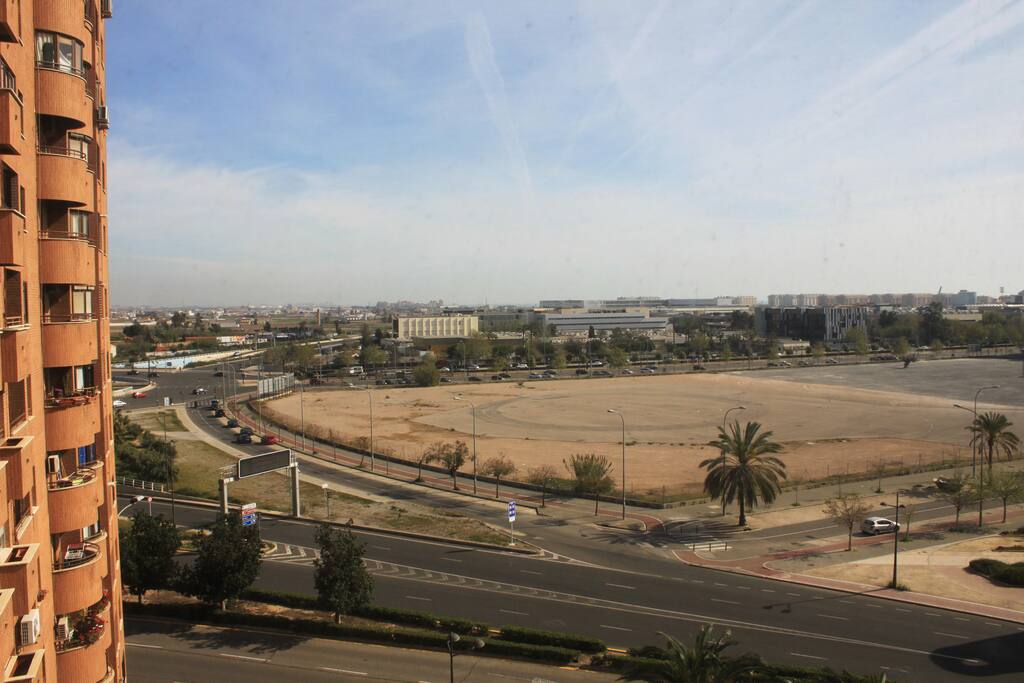 Vistas desde la ventana de la habitación (al fondo el mar).