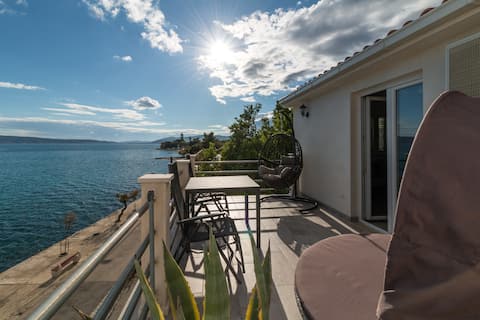 Seafront, top floor, near Split