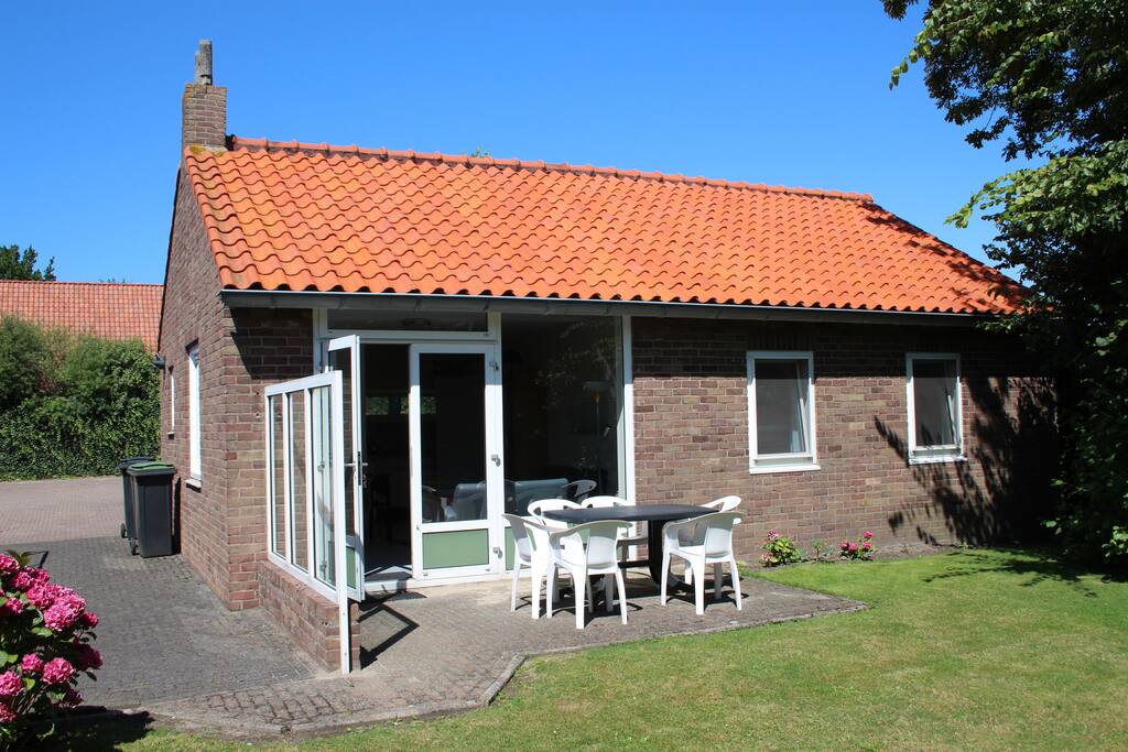 Vooraanzicht zomerhuis