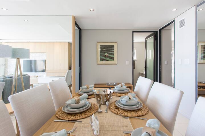 Blouberg Luxury Beachfront Apartment gallery image 3