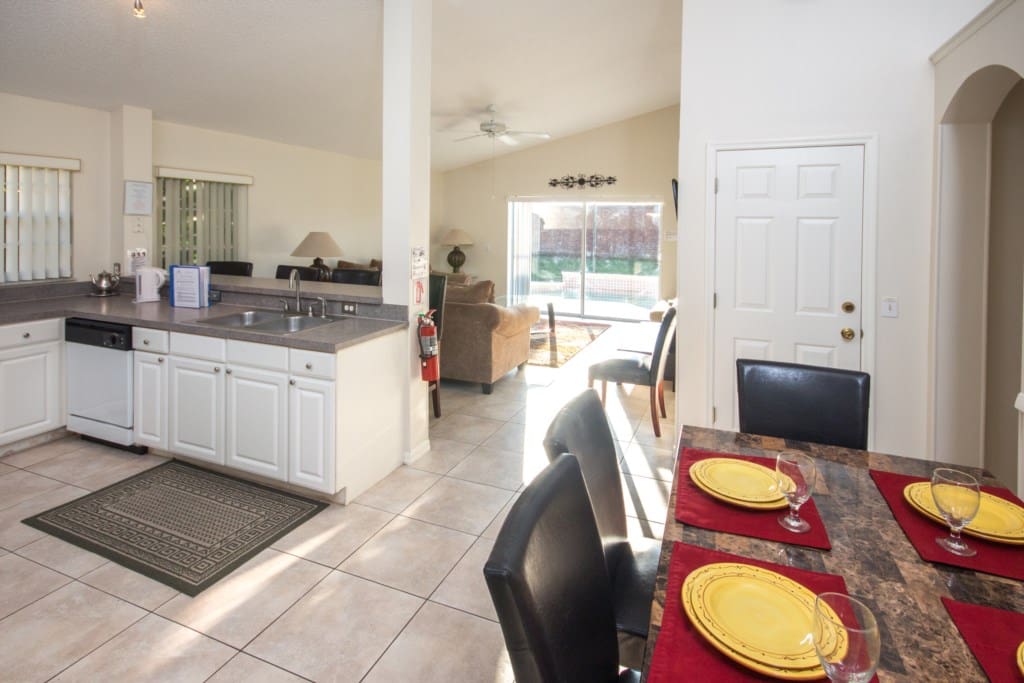 Kitchen / dining area