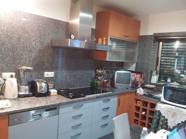 Douro´s House: Shelter in the city gallery image 5