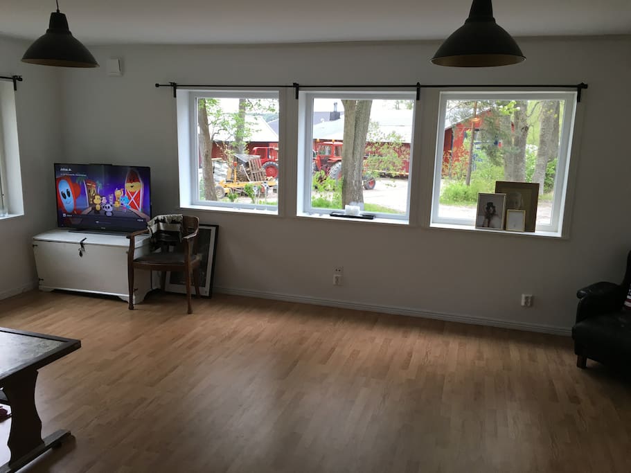 Spacious living room