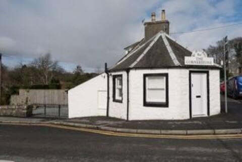 The Old Toll House,
Petite and perfectly formed!