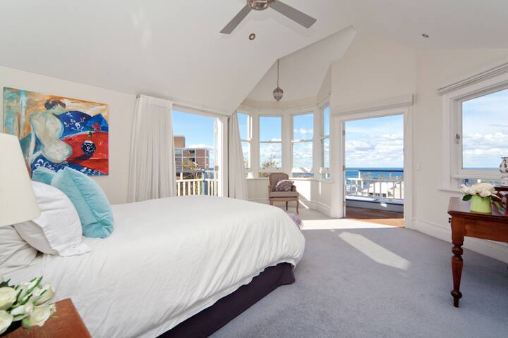Summer Beach House in Manly gallery image 5