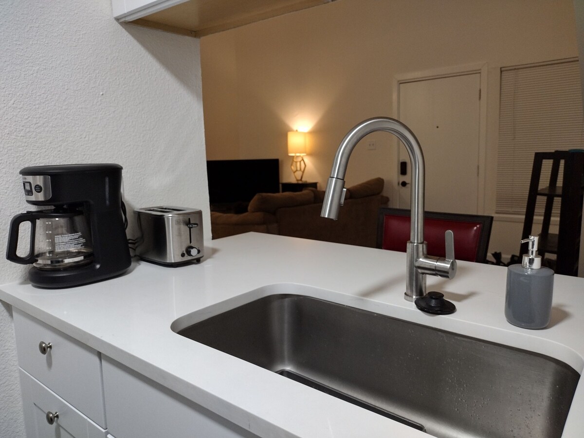 ️Private King Suite w/ Ensuite Bath Near Downtown