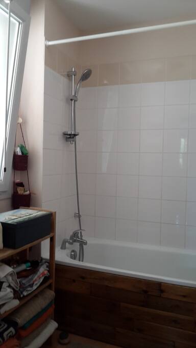 La salle de bain commune.