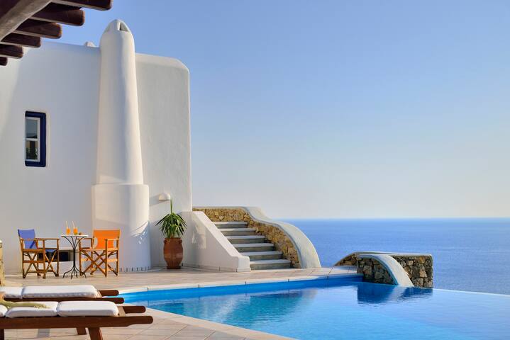 Mykonian Dianthus Four-Bedroom Villa gallery image 3