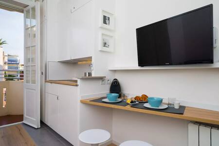 Renovated and contemporary studio 3 min from Beach