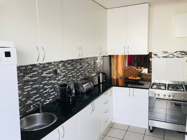 Plumrose Cottage on the Peninsula gallery image 4