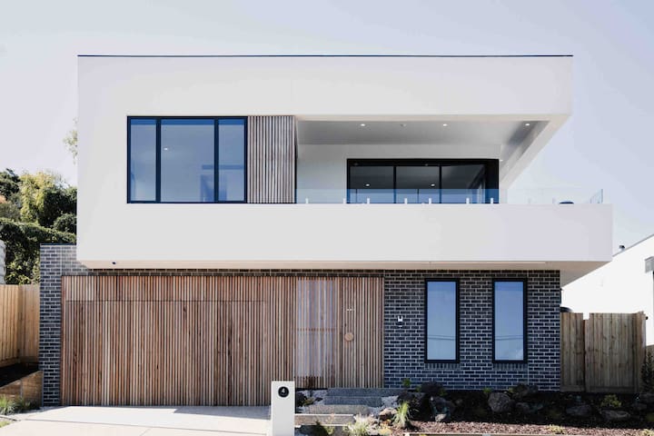 La Bella; Beach, Ping Pong, Fire, A/C, Garage