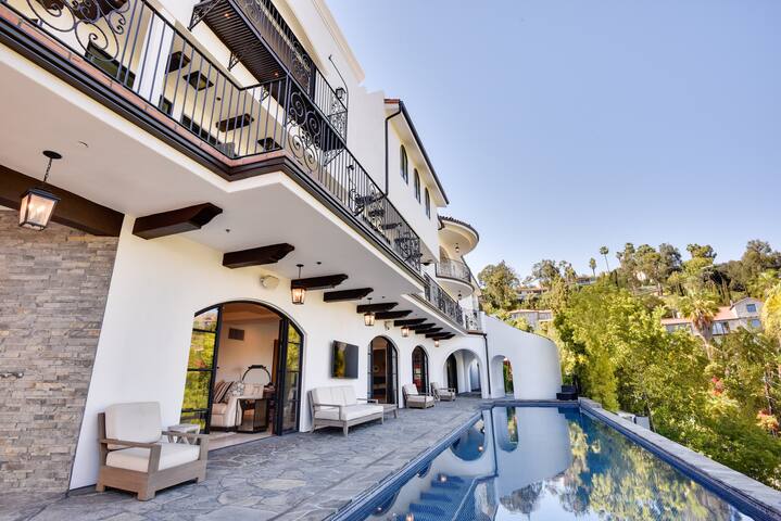 Hollywood Hills Luxury Resort Style Villa gallery image 3