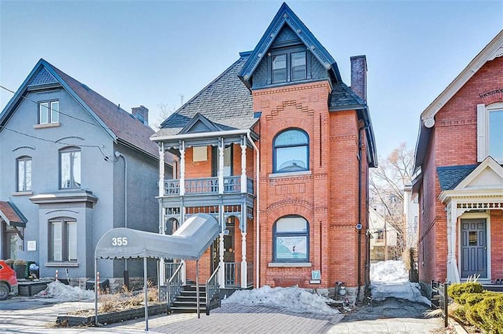 3 Bed 1st Floor Apartment, Centretown With Parking