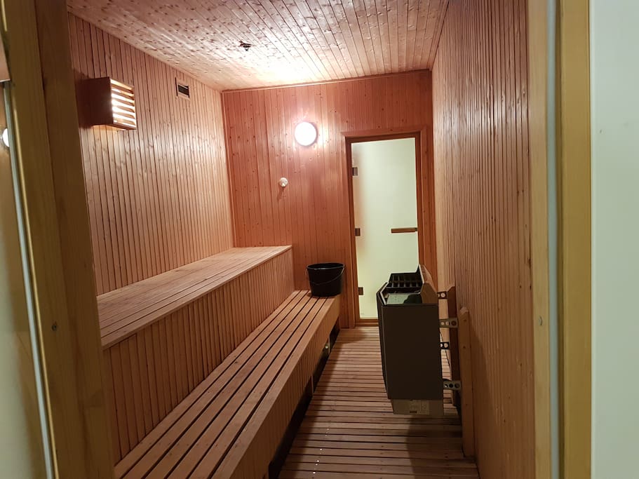 Felles badstu/sauna ved basseng