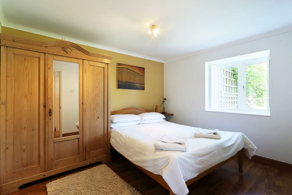 Double bedroom with kingsize bed