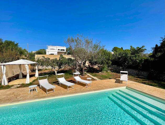 Villa con piscina in zona panoramica gallery image 2