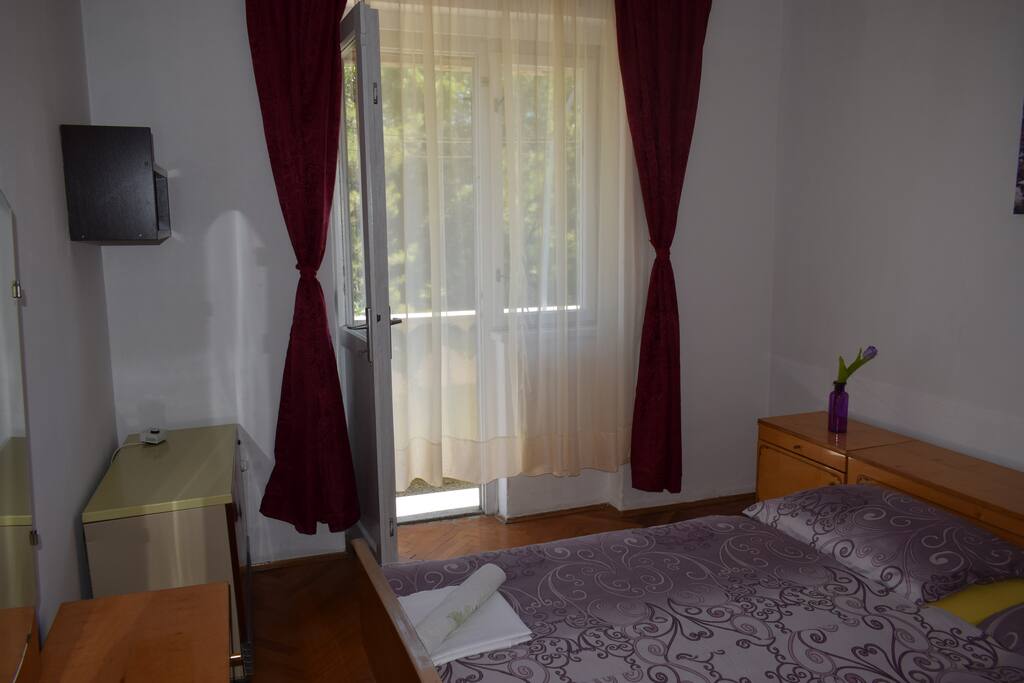 Entrance on balcony from the bedroom