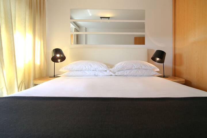 All services included! Two Bedroom apt City view gallery image 3