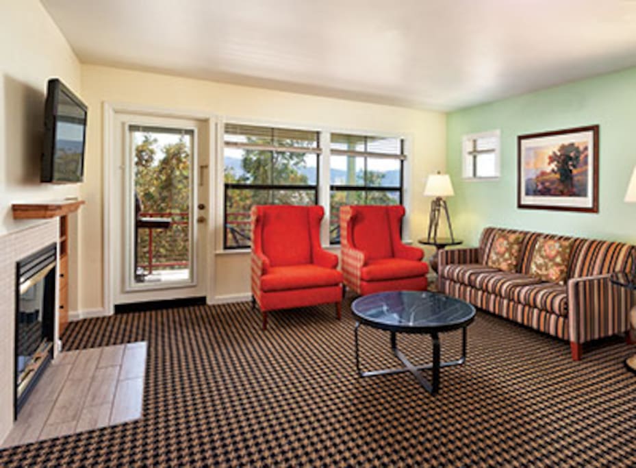 This picture does not show the specific unit being rented. The unit rented will be based on which units are available upon check-in. These pictures are meant to show the property and an example of the room style and décor.