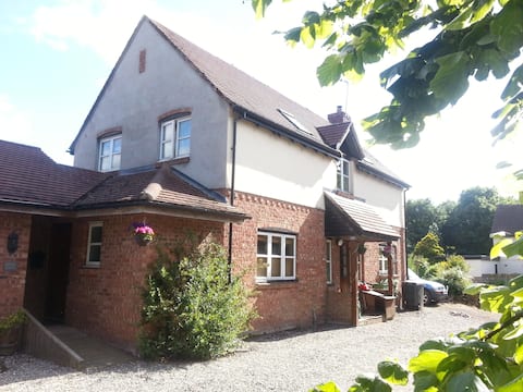 Scoflet Apartment - Picklescott holiday let