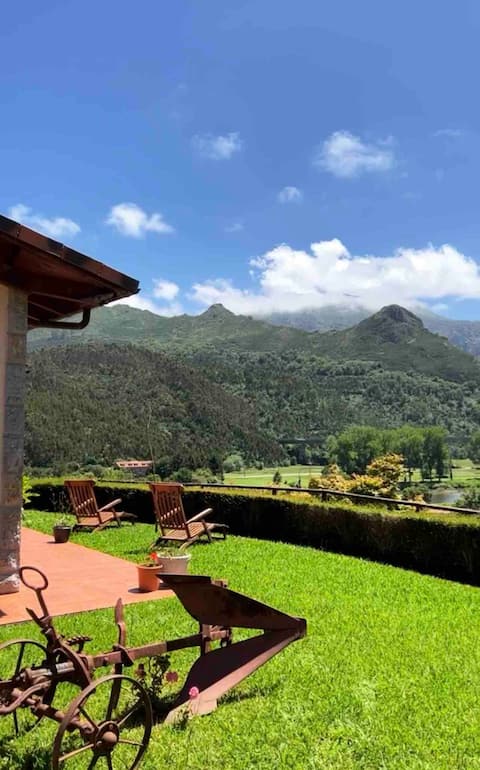 Beautifully renovated villa with the best views!