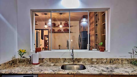 Luxury 2BR/2BA w/ Jacuzzi - Walk to Beach & Castle